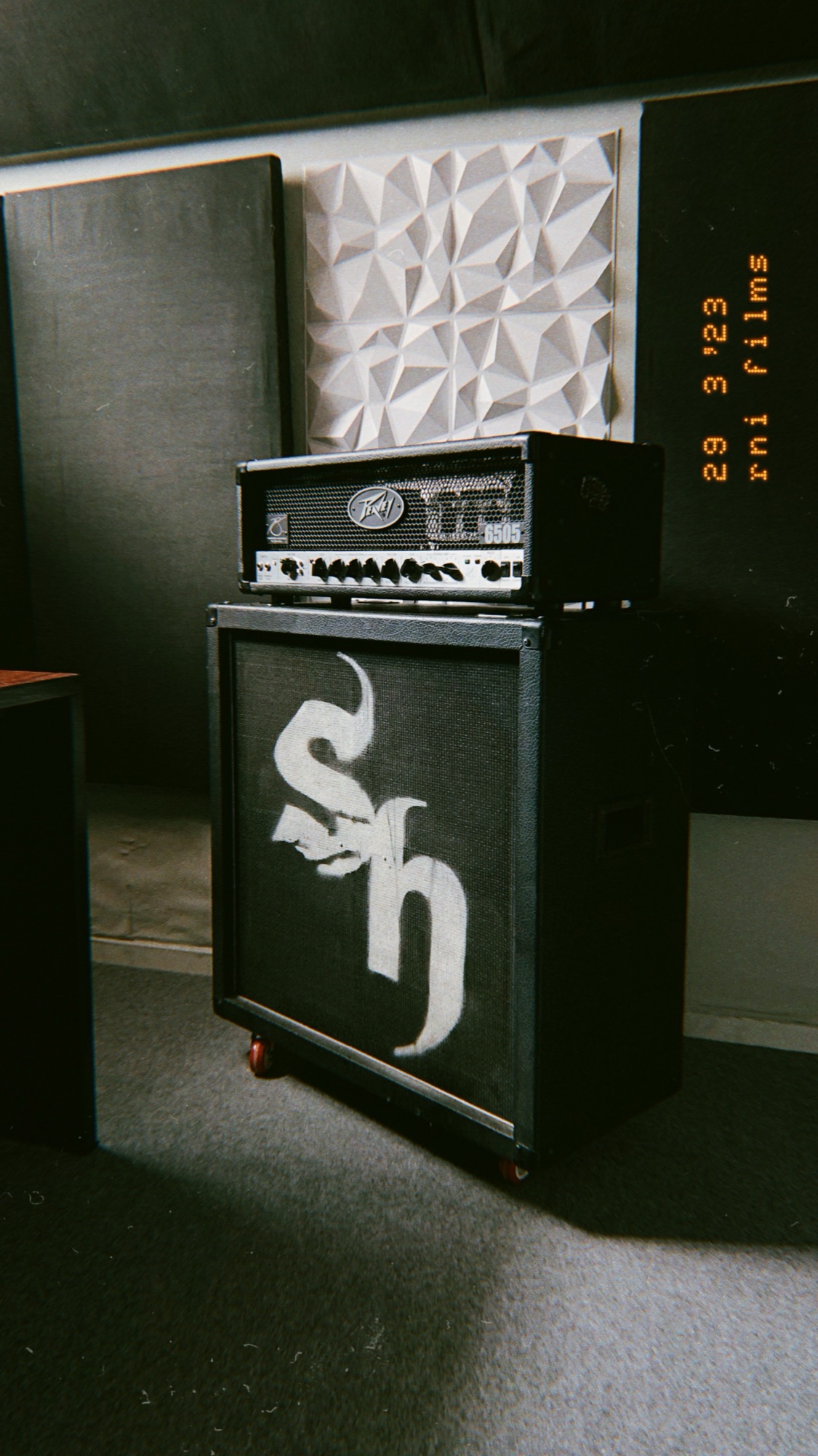 Cabezal Peavey 6505 sobre pantalla 4x12